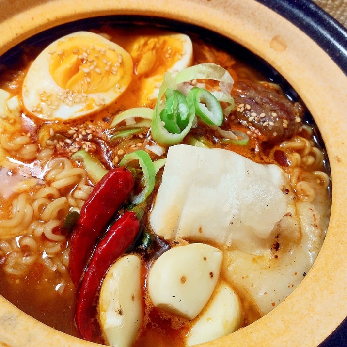 鍋から食べる辛辛サリ麺